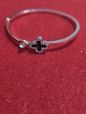 Four Leaf Clover Bangle Rose Gold